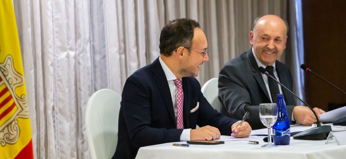 Informe_econòmic22003