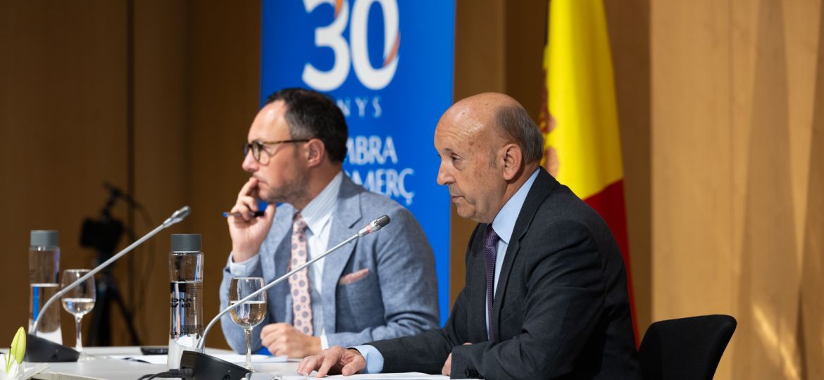 MBLANCH_CCIS_IECONOMIC23-3